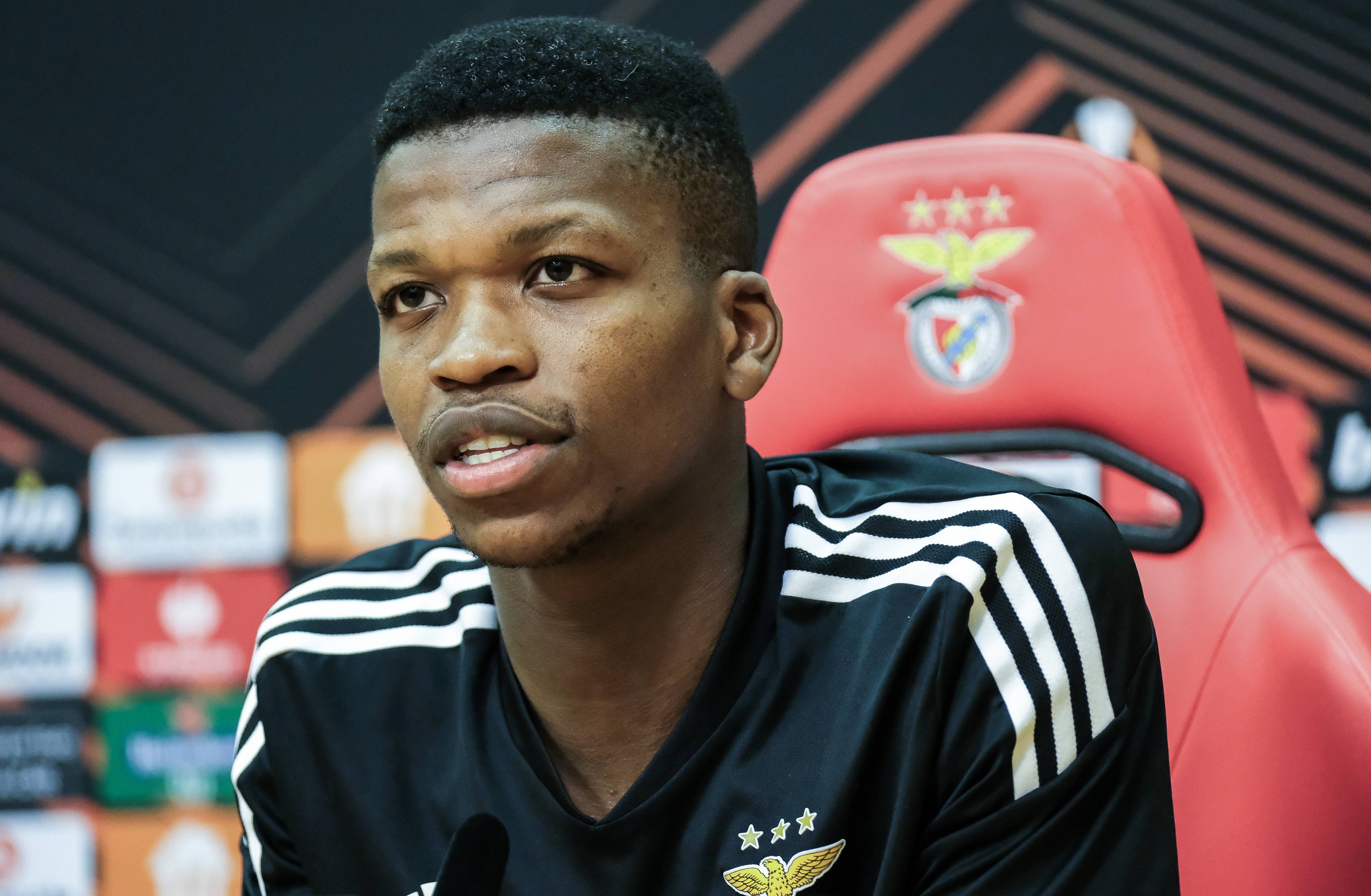 包含赛后本菲卡调整名单以备欧联,造点机会环节打磨,引发热议,控场能力受关注的词条 包含赛后本菲卡调整名单以备欧联,造点机会环节打磨,引发热议,控场能力受关注的词条