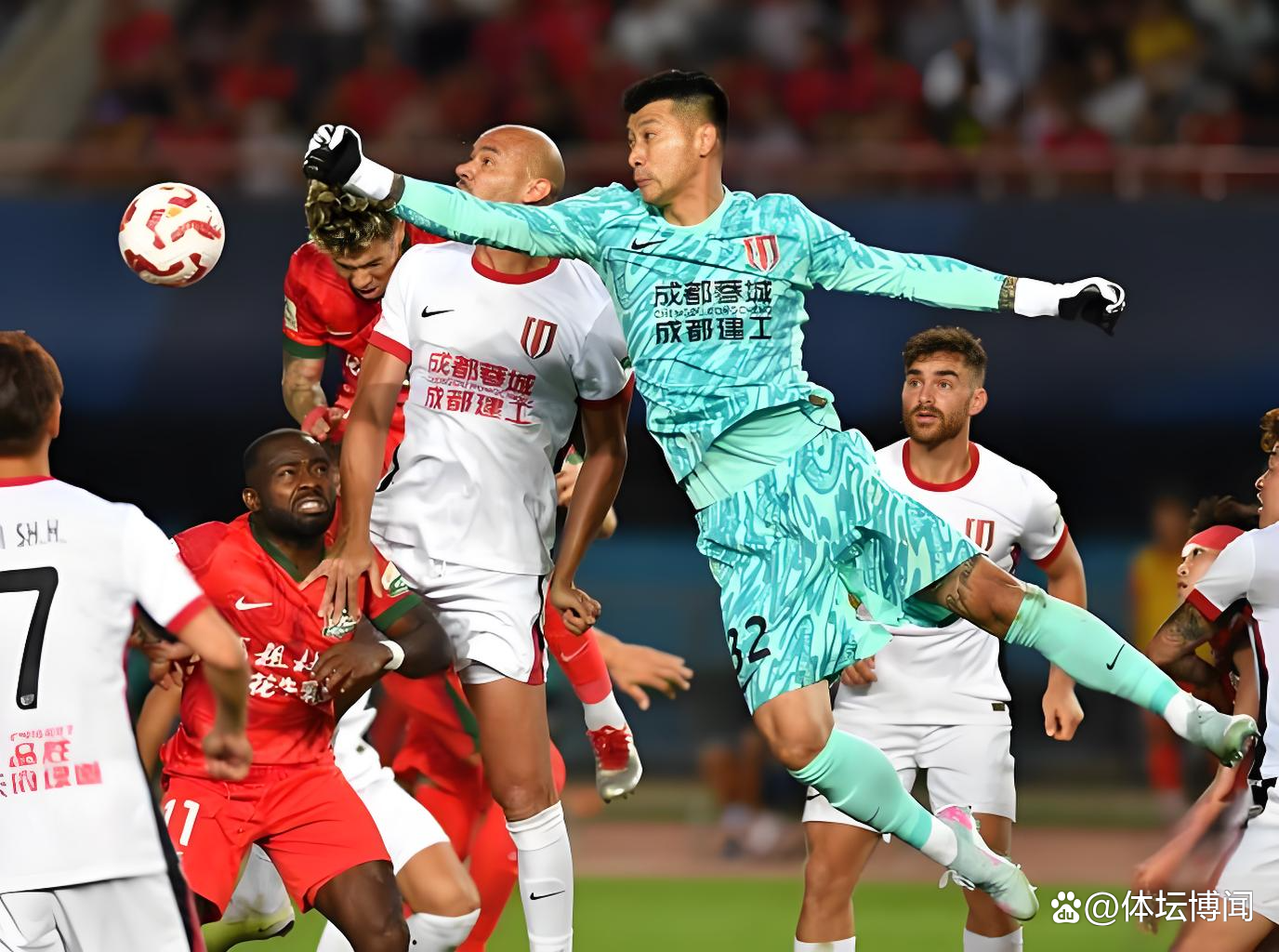 足总杯赛程吃紧，成都蓉城关键时刻单刀错失，目标明确，赛程密集仍需轮换的简单介绍