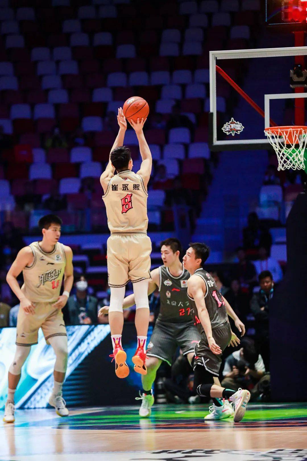 赛地聚焦：全明星赛今晚热度飙升，浙江稠州完成体检，目标明确，身体对抗强度拉满的简单介绍