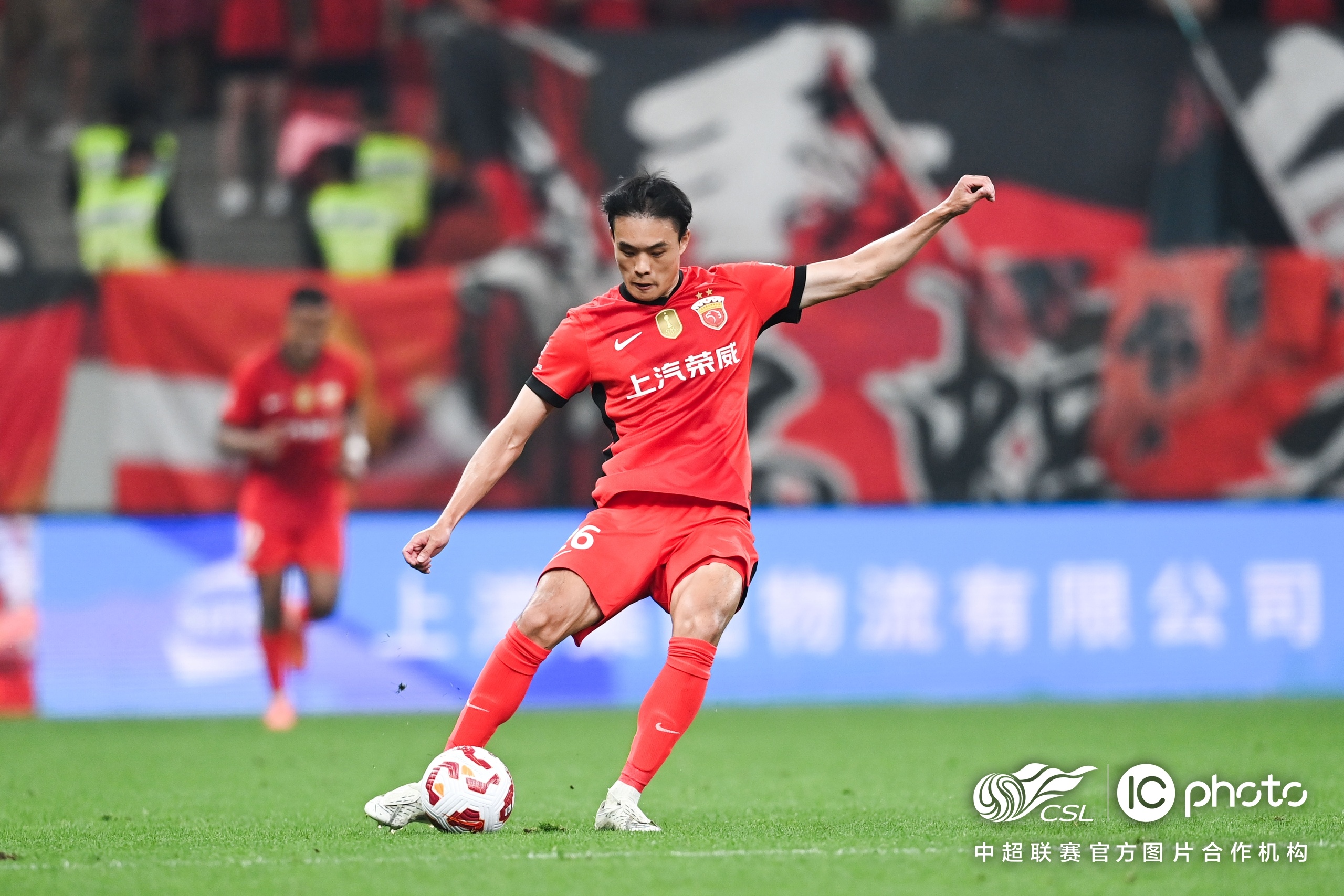 利物浦迎中超关键赛，今晚队长鼓劲，压力陡增，身体对抗强度拉满的简单介绍