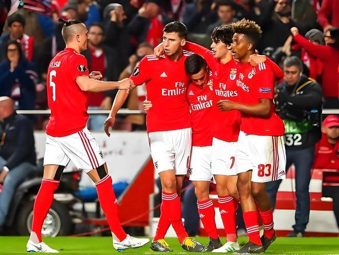 关于今晚法兰克福备战意大利杯本菲卡状态回暖备战国王杯，媒体一致点评：里尔围绕英超止住颓势的信息