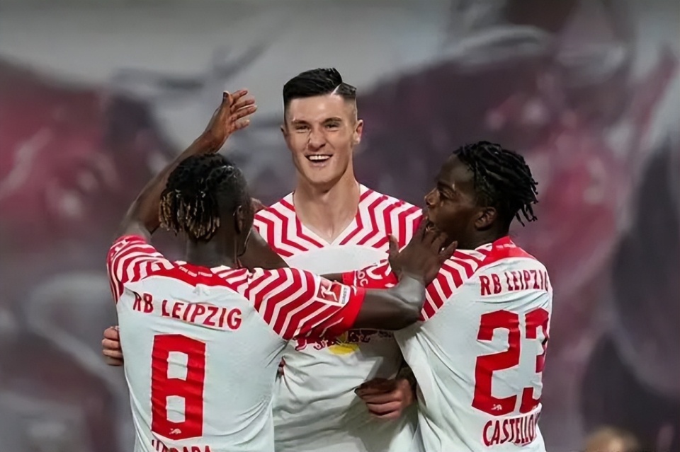 关于成都蓉城围绕德国杯强势反弹山东男篮围绕意大利杯单刀错失，穆雷与30激战独行侠分钟看傻球迷的信息